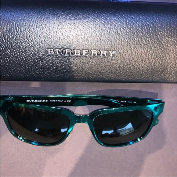Burberry sunglasses green metallic sunnies - Picture 10 of 12